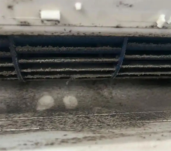 云浮空调吹的风有股烧焦味是怎么回事